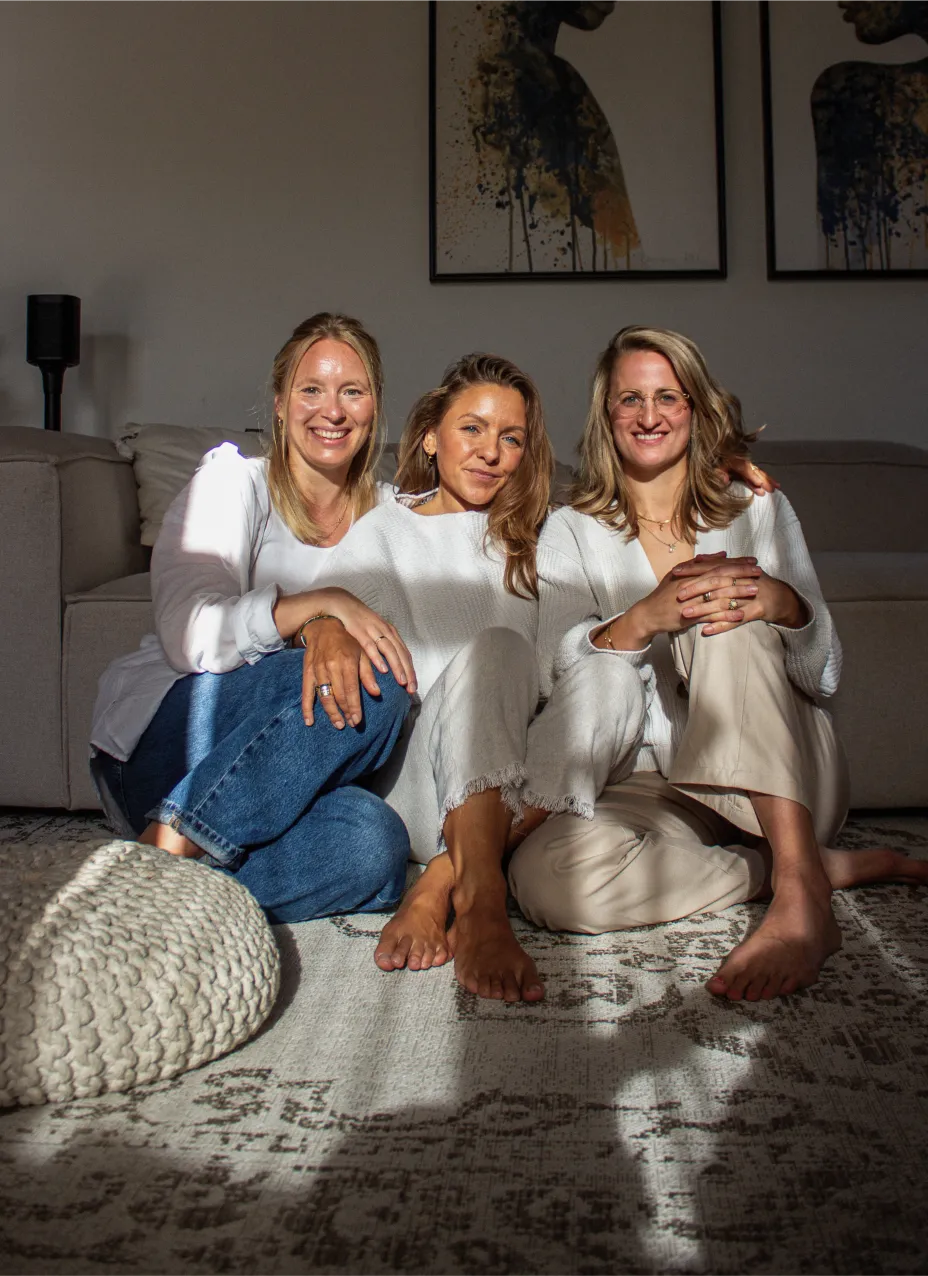 Yavi Hameister leitet einen Workshop mit ausgebreiteten Armen - lebendige Zyklus-Vermittlung